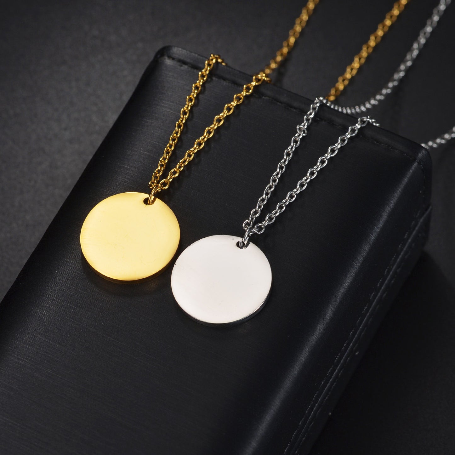 Stylish & Simple necklace for woman